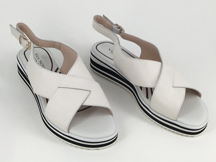 Via Nova Ibbie available in 2 colours