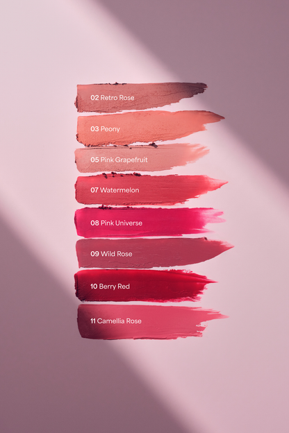 lavera Cream Glow Lipstick -Camellia Rose 11- in der Anwendung