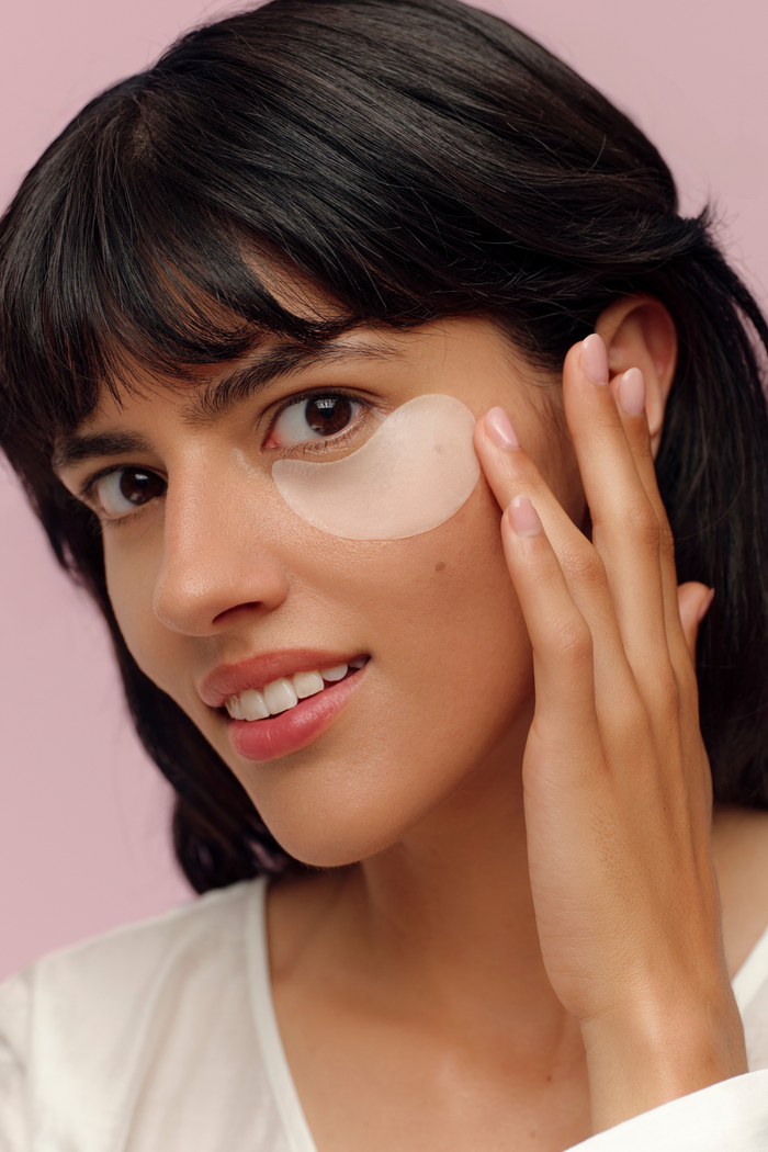 lavera Depuff & Hydration Eye Patches in der Anwendung