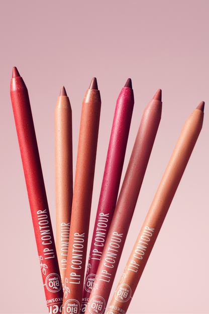 lavera Lip Contour -Black Berry 06- in der Anwendung