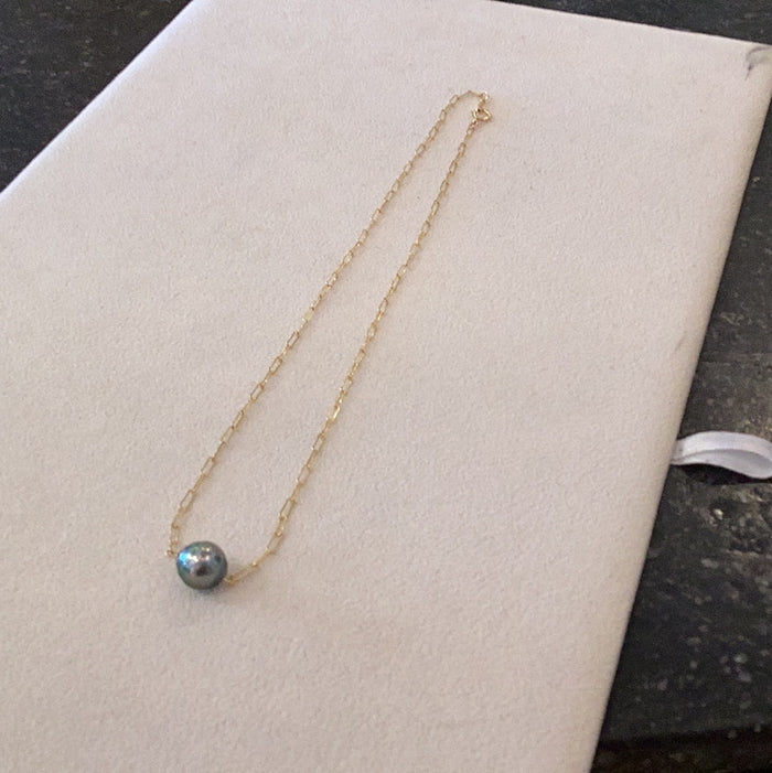 Paper lip chain with Tahitian pearl