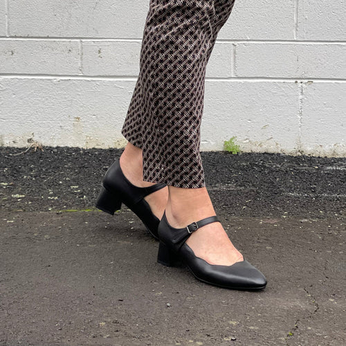 Quality comfortable Mary-Jane women's court shoes/sandal. Low heel with a supportive footbed. In black.