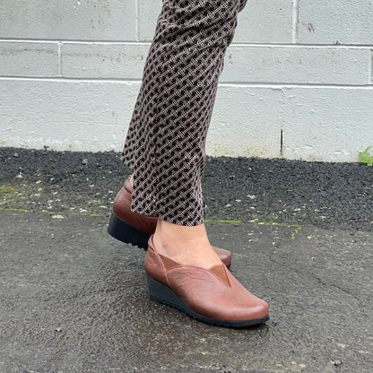 Comfortable brown shoe booties on a wedge unit. Quality leather.