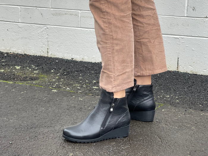 Tango's Sharon available in 3 colours