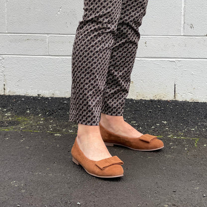 Quality women's shoes. Comfortable ballet flats in soft suede. In tan.