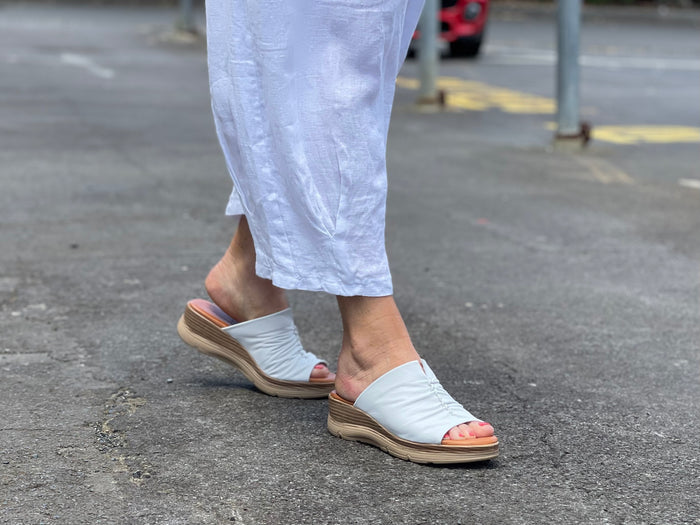 Via Nova Belo available in 2 colours
